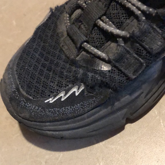 Boys Size 11 running shoes - Picture 5 of 10